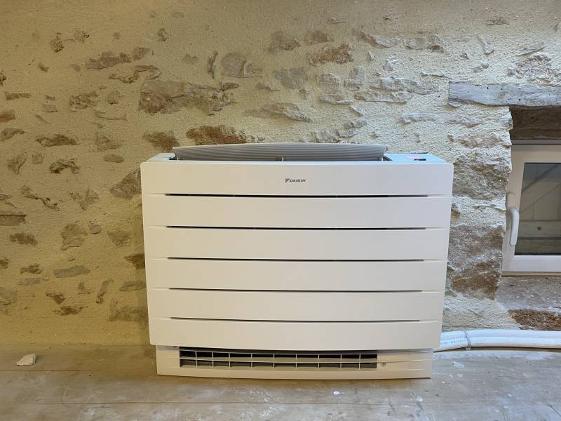 Installation d'une unité intérieur blanche de type console dans le Lot (46)